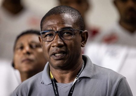 Com a diretoria ainda analisando nomes para o comando técnico, Sampaio não descarta seguir à frente do time.