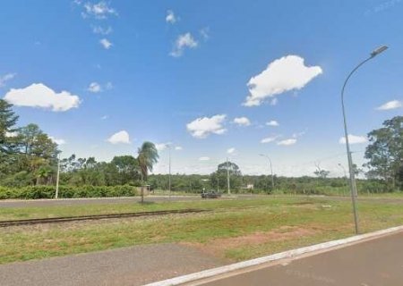 Jovem &eacute; arremessado a 27 metros ap&oacute;s perder controle de moto em alta velocidade
