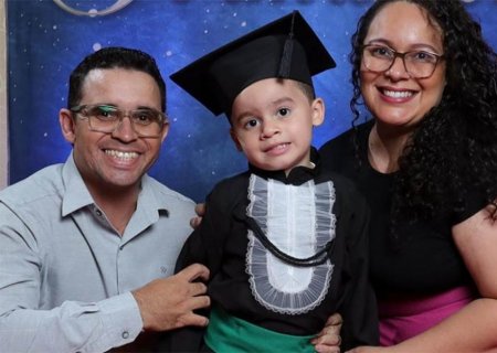Menino prodígio de 4 anos é matriculado em escola por decisão da Justiça em MS
