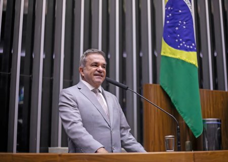 Vander é contra anistia e diz que PT deve reavaliar permanência na base de Riedel