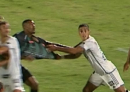 Maringá ironiza decisão do árbitro contra o Atlético-MG: "Se isso não é pênalti, eu sou uma torradeira"