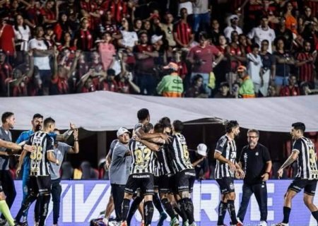 Santos vence o Vit&oacute;ria e conquista a primeiro triunfo com Cl&eacute;ber Xavier