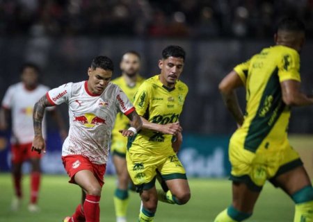 Bragantino vence Mirassol e divide liderança com Palmeiras
