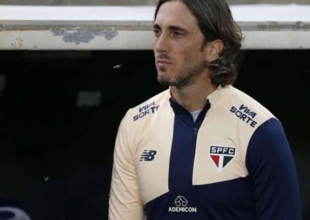 Zubeldia pede demissão: Crespo é o favorito para assumir São Paulo