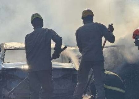 Acidente entre dois carros e caminh&atilde;o deixa mortos na BR-262