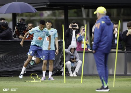 A seleção brasileira realizou neste domingo o penúltimo treino antes do confronto decisivo com o Paraguai