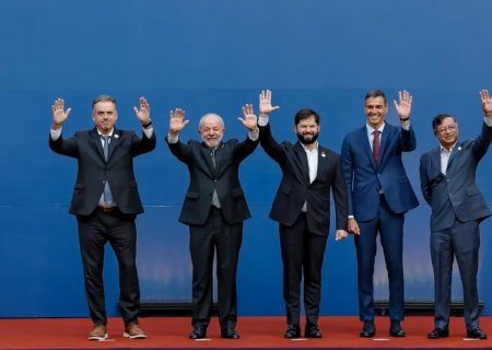 Lula e outros líderes convocam instituições em defesa da democracia