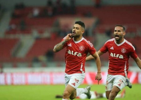 Inter vence Vit&oacute;ria com gol nos acr&eacute;scimos e sai do Z4 no Brasileir&atilde;o