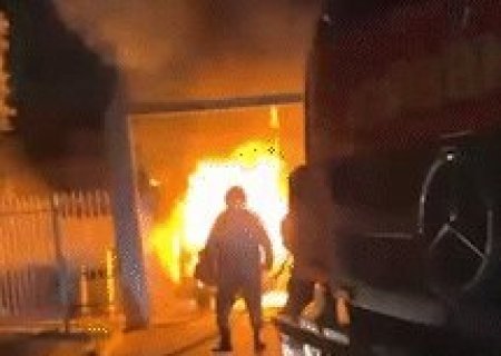 Inc&ecirc;ndio destr&oacute;i ambul&acirc;ncia e mobiliza resgate de paciente em hospital