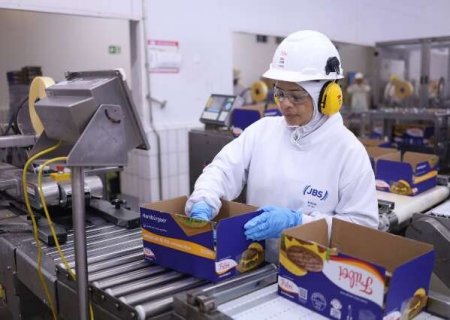 Convênio entre Governo Federal e JBS contratar&aacute; benefici&aacute;rios do Bolsa Fam&iacute;lia