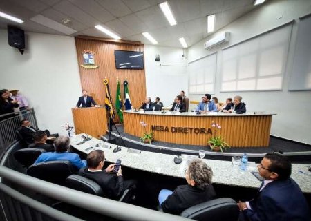 Em sess&atilde;o r&aacute;pida, vice assume prefeitura de Terenos e pede ajuda de servidores