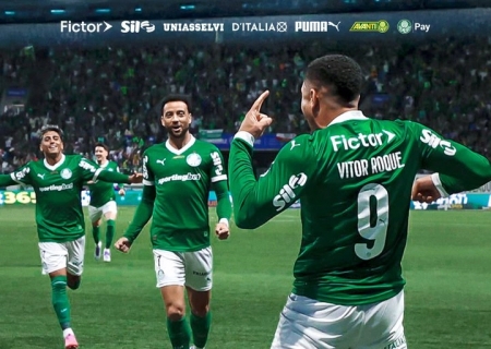 Vitor Roque marca 3 vezes e comanda vit&oacute;ria do Palmeiras sobre o Inter