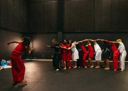 Espet&aacute;culo infantil de MS leva maracatu e capoeira para o palco