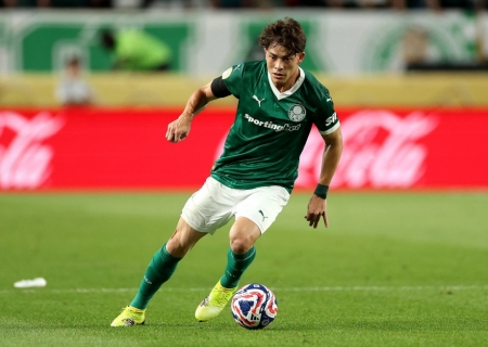 Palmeiras treina no Allianz Parque e deve ter Giay como titular diante do River