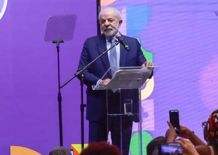 Lula abre conferência e sanciona ampliação da licença-maternidade