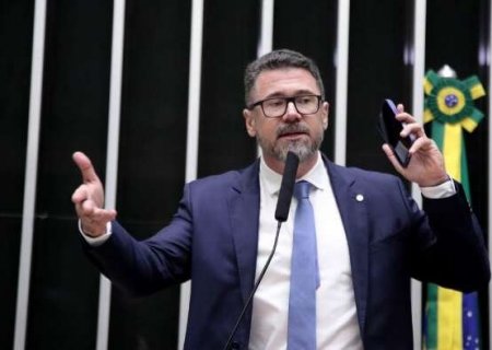 Mesa Diretora acata parecer e encaminha suspens&atilde;o de Pollon por 120 dias