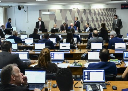 PEC da Blindagem é arquivada após rejeição da proposta em comissão