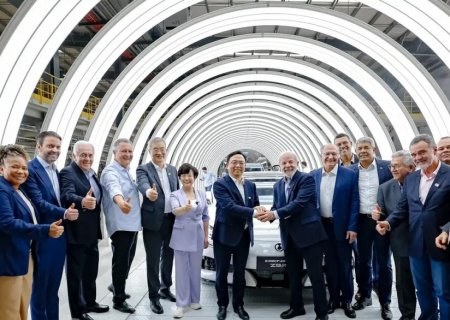 Nova fábrica de carros elétricos mostra confiança no Brasil, diz Lula