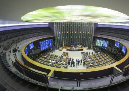 Parlamentares se dividem entre apoios e críticas à prisão de Bolsonaro