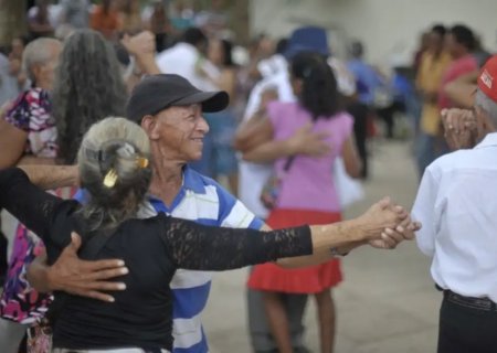 Expectativa de vida no país sobe para 76,6 anos, a maior já registrada