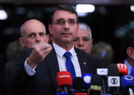 Rejeição a Flávio Bolsonaro sobe para 56%; rejeição a Lula segue em 53%